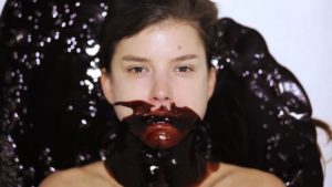 コーヒーを10リットル飲んだら、なにが起こる?