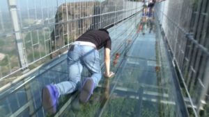 恐怖と絶景を同時に味わえる橋10選