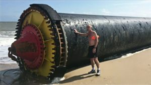 海岸に打ち上げられたナゾの物体４選