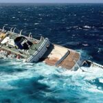 カメラが捉えた！恐ろしすぎる船の沈没の瞬間