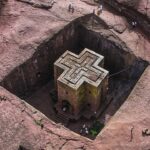 山や崖にあるすごい建造TOP6!