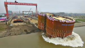 水中構造物はいかにして作られるか？水面下の驚異！