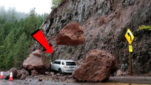 カメラが捉えた！恐怖の落石、雪崩、地滑り集