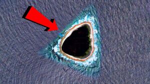 地図上の黒いシミ：グーグルマップは何を隠しているのか？