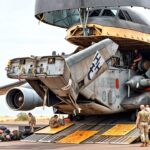 軍用機械は陸上、水上、空中でどのように運搬されているのか