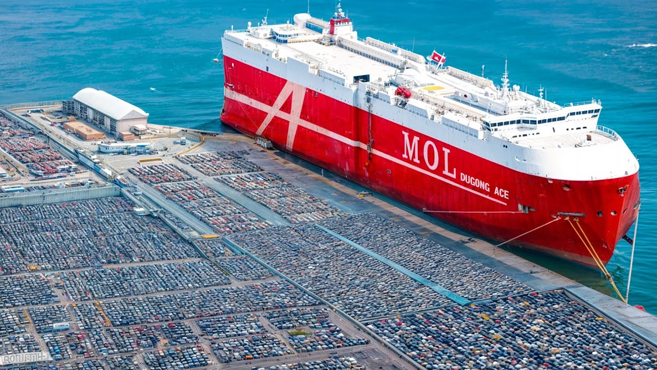 貨物や人を輸送する最も大きな船