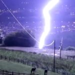 カメラがとらえた最も強烈な落雷