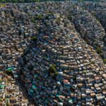 世界で最も多くの人が密集して住んでいる信じられないような場所