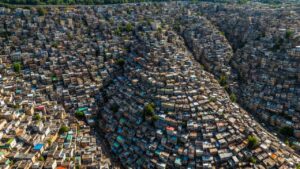 世界で最も多くの人が密集して住んでいる信じられないような場所