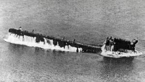 この悲劇は隠されていた！商船が極秘潜水艦を沈めた経緯とは